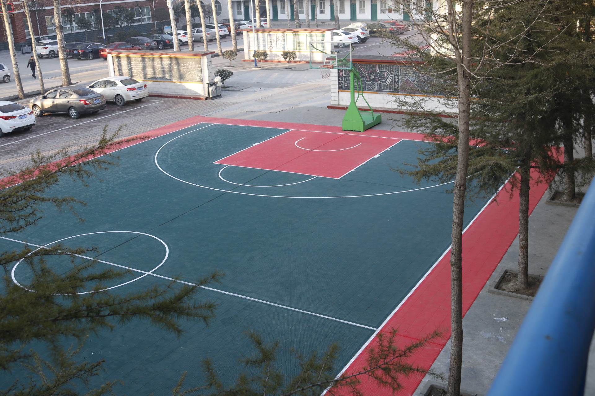 叮咚！懸浮地板敲開了這所校園的大門~~~