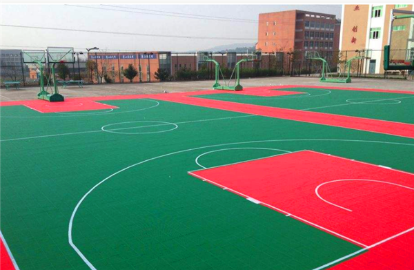 籃球場地板就得選擇懸浮式拼裝地板！