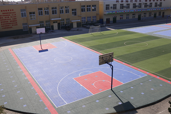 懸浮拼裝地板為什么適合在室外使用？