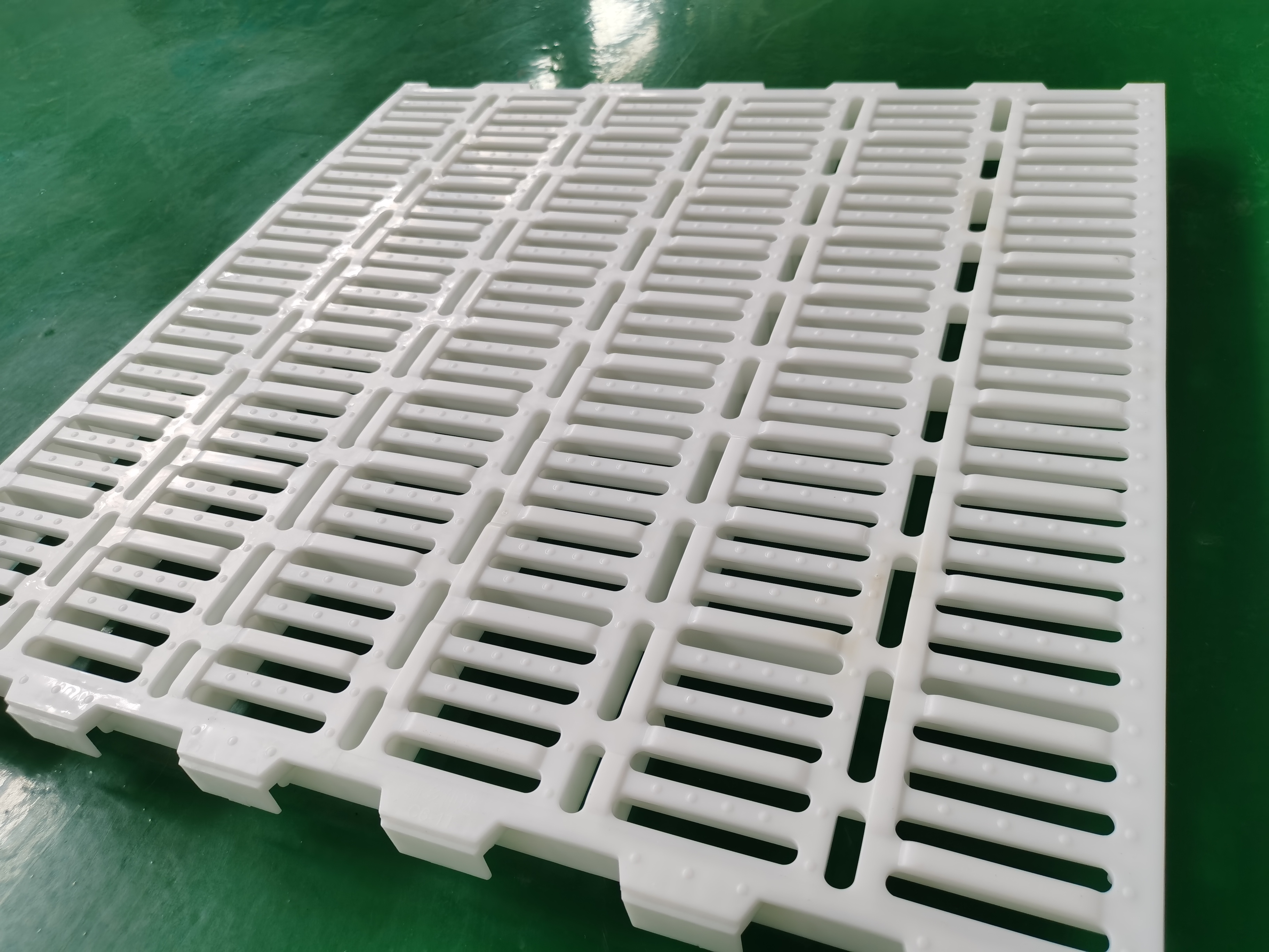 加強(qiáng)型塑料漏縫板有哪些優(yōu)點(diǎn)？